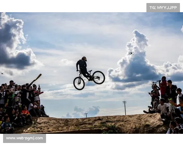 勇者征战富龙山地公园极限赛道挑战木桩陡坡与飞包跳台