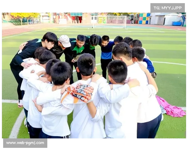 足球明星积极投身公益，校园慈善活动不断推动社会关爱